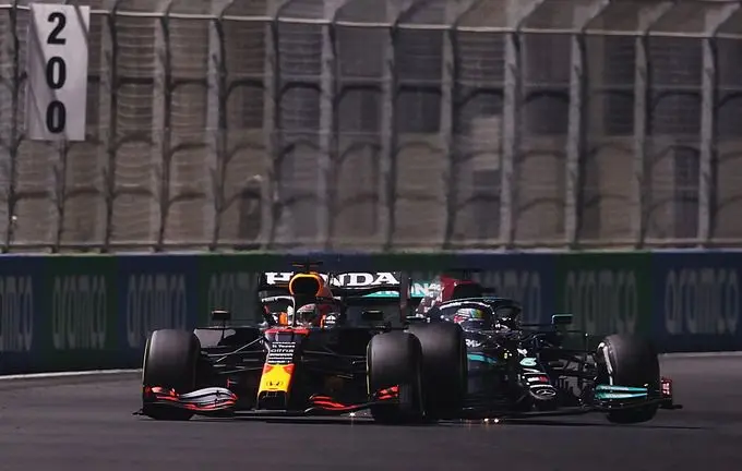 max verstappen versus lewis hamilton 2