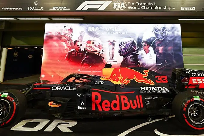 max verstappen versus lewis hamilton