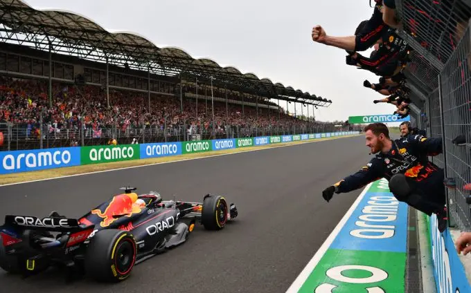 max verstappen winst hongarije 9