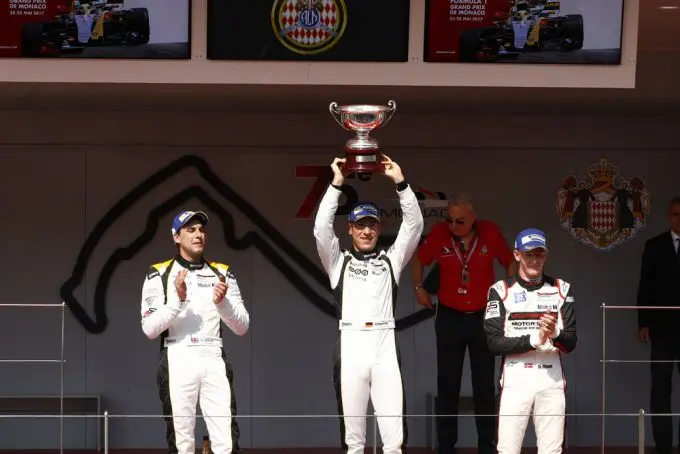 mc2 m17 2081 podium