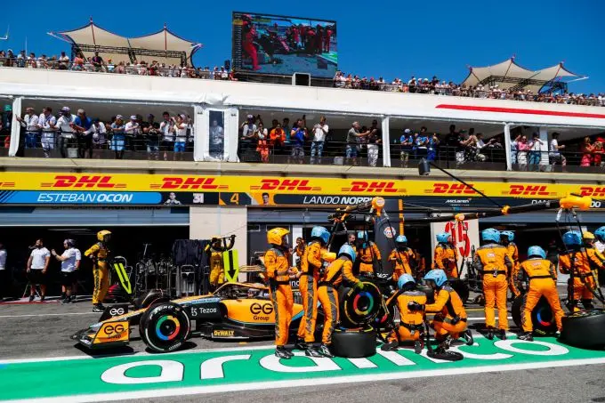 mclaren pitstop teamwork 2022frenchgrandprixsundaygp2212 133352 2st0421