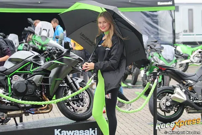 mean machine en umbrella girl rx680 img6110