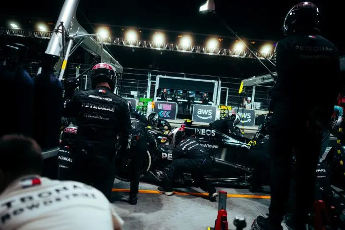 mercedes f1 pitstop m407178