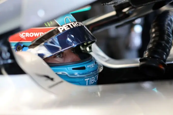 mercedes george russell helm m325844