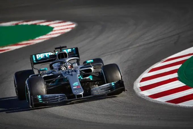 mercedes voorvleugel barcelona 680x453