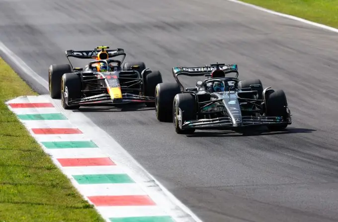 mercedes vs red bull m392511