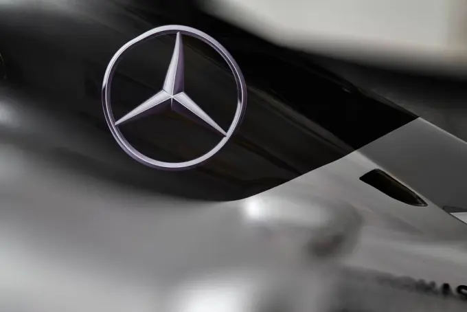 mercedes w05 sneak peak 1