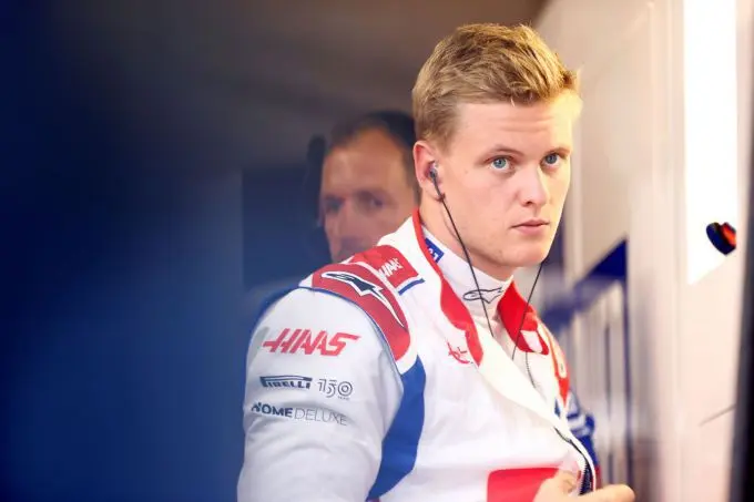 mick schumacher dreiging 1019342665 lat 20220910 gp2216 063914 onz2878 642