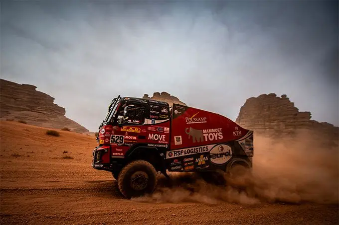 mitchel van den brink sleurt de volvo door saoedi arabie776