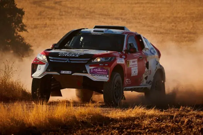 mitsubishi eclipse cross aan de start in dakar rally
