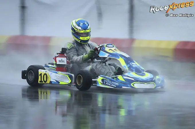 morris schuring top in de regen naar zege rx 680 c01 3940