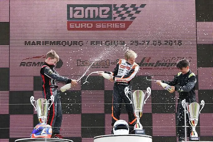 nathan ottink op podium links bij euro series rx680