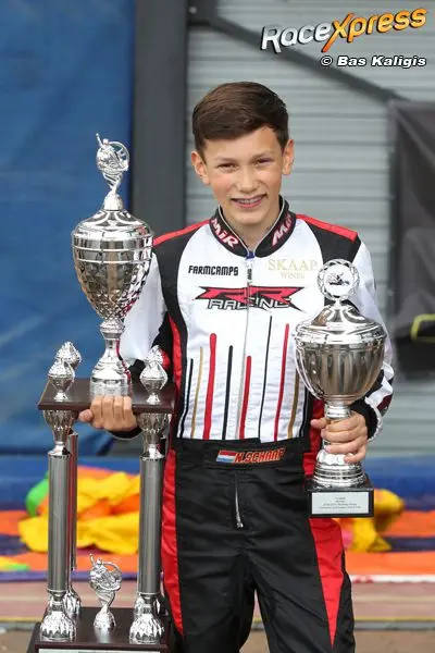 nathan schaap mega beker voor zege in nk karting id0g7204