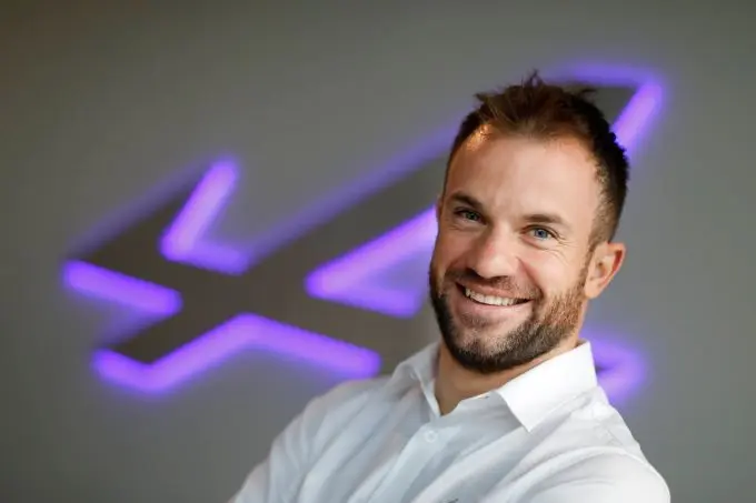 nicolas lapierre portet met alpine logo