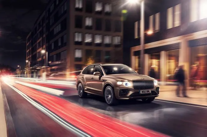 nieuwe bentley bentayga hybrid is onderweg 1