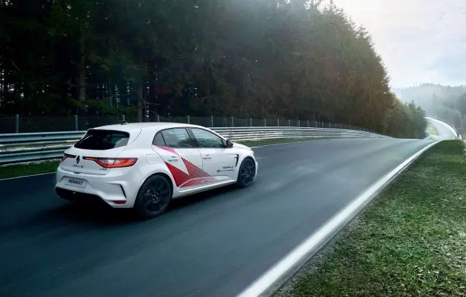 nieuwe renault mygane rs trophy r verbreekt nyrburgring record