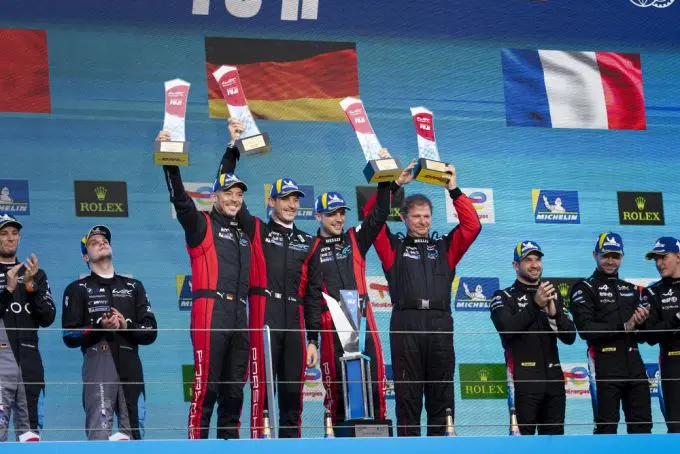 nr6 andre lotterer d kevin estre v laurens vanthoor b francis schammo teammanager vlnr m24 5863