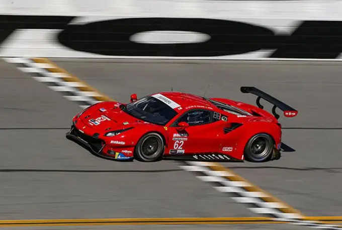 nr62 risi competizione ferrari 488 gte the roar before the rolex 24