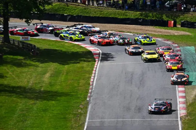 nr69 aan de leiding bij de start