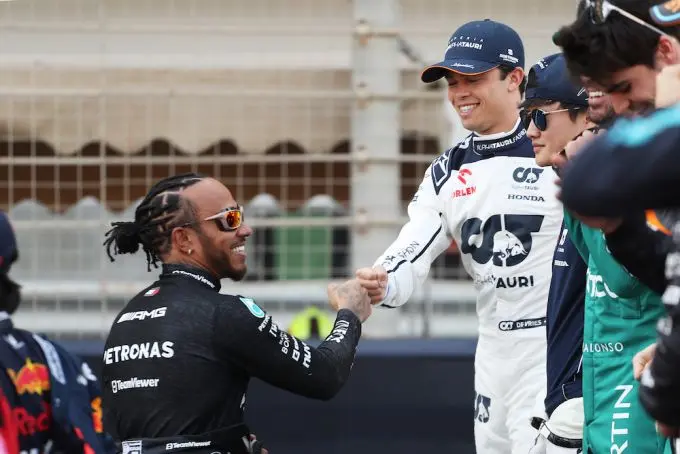 nyck de vries lewis hamilton