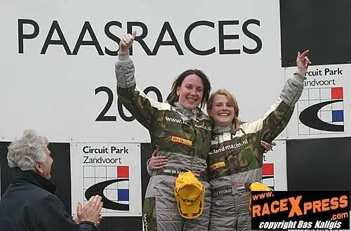 paas girlpower on podium photo racexpress 500 8050