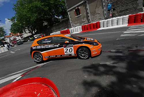 pau tomcoronel actie