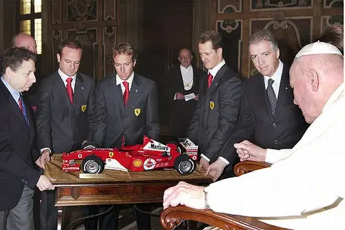 paus zegent ferrari