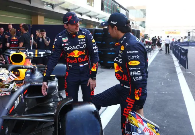 perez verstappen pitlane abu dhabi