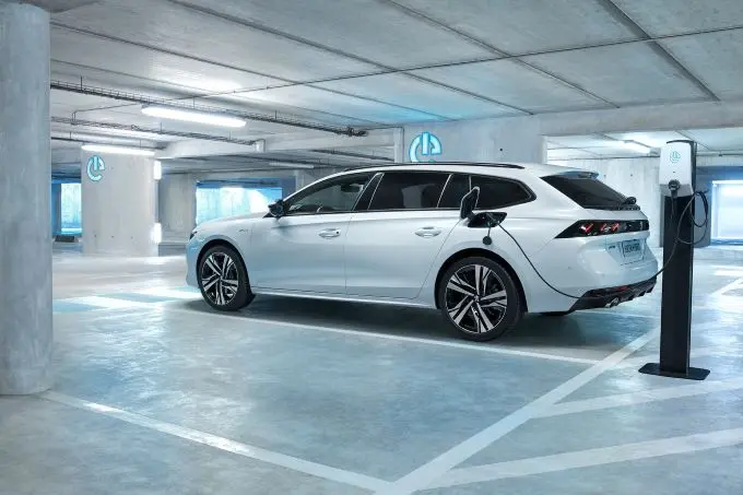 peugeot 508phev sw 1809pb 002