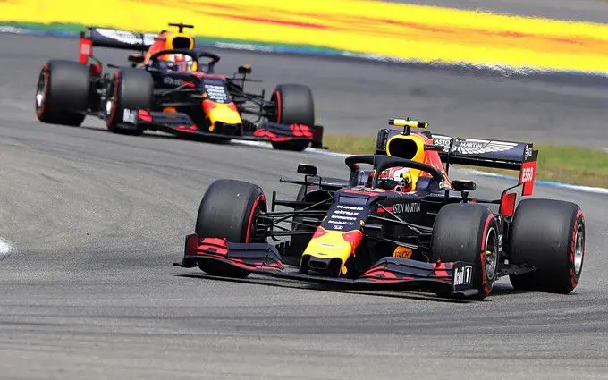 pierre gasly en max verstappen red bull