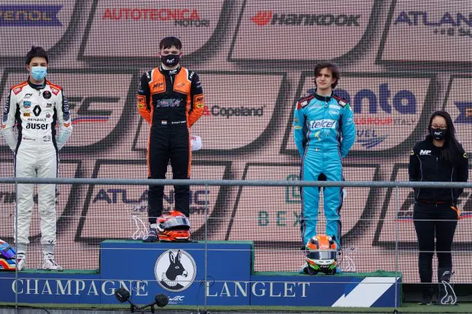 podium dilano