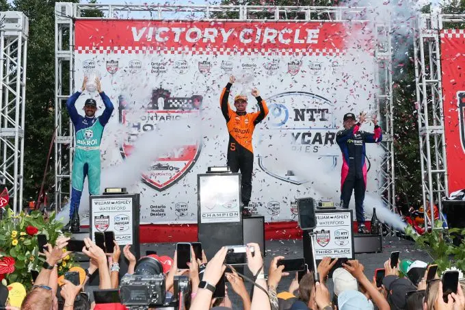 podium indy car veekay