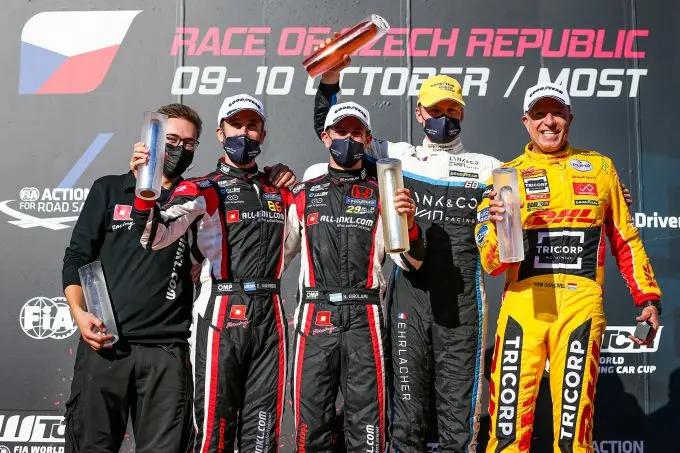 podium race 1 fia wtcr czech republic most