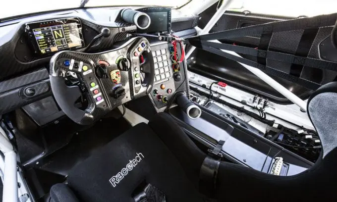 porsche 911 gt3 r 1