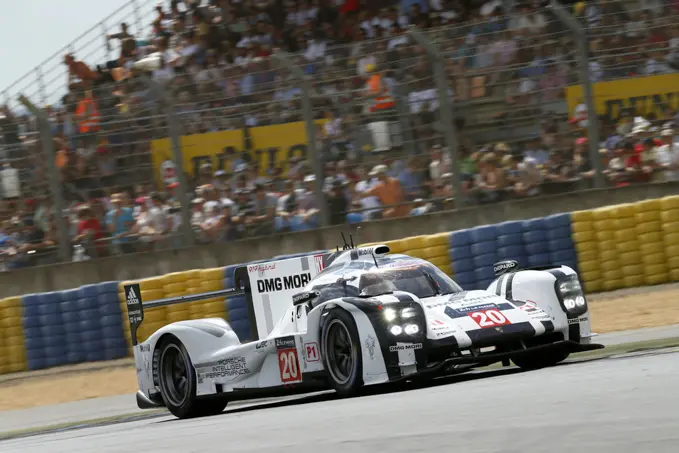 porsche 919 hybrid le mans lead