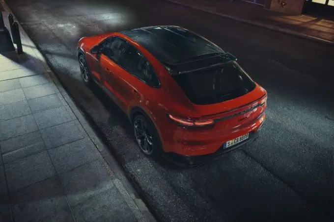 porsche cayenne coupy beleeft aziatische premiyre
