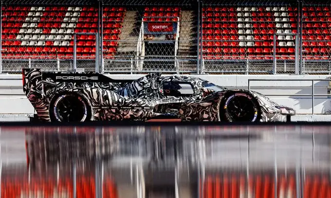 porsche lmdh test in barcelona 1