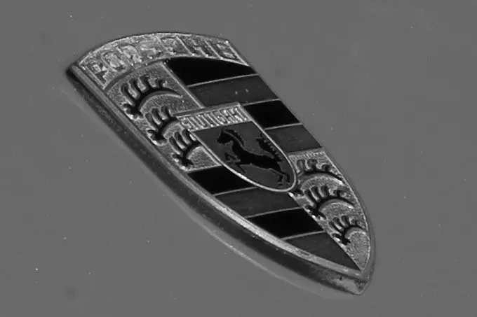 porsche logo id0g8376