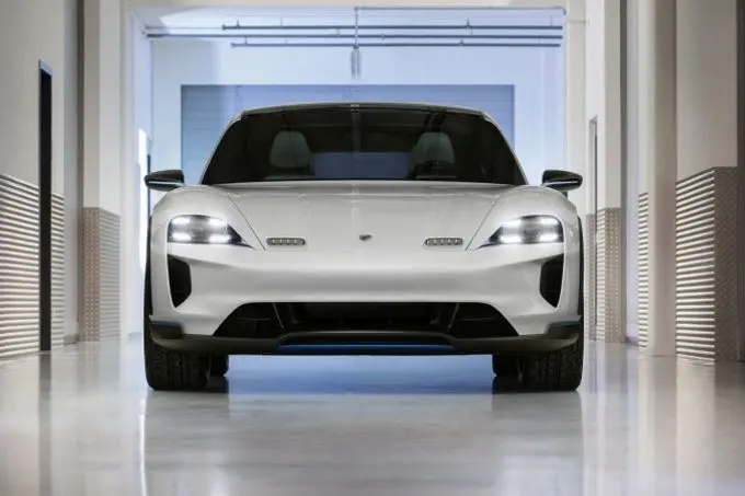 porsche mission e cross turismo 1
