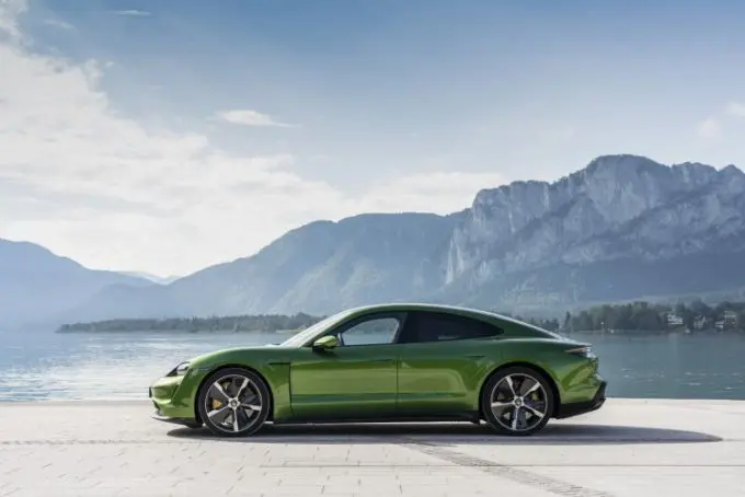porsche taycan worldcaroftheyear 2020