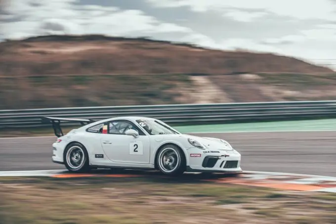 pstb zandvoort slotraces 1 witte porsche medium ac005a12 5116 7554 3f73 956200cc70eb