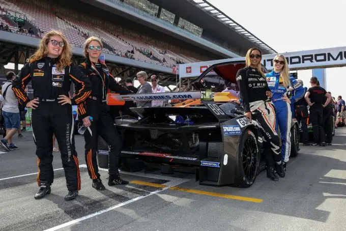 race babes 1 09aa9a33 86ec 419f a635 1b3ee5e9d819