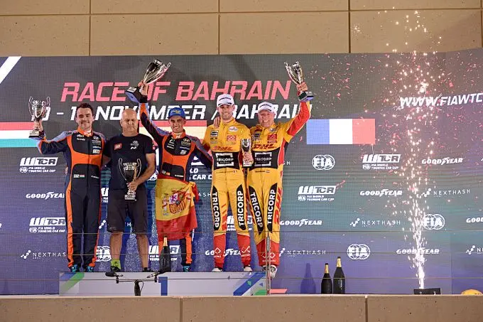 race of bahrain audi sport podium race 1 tom coronel