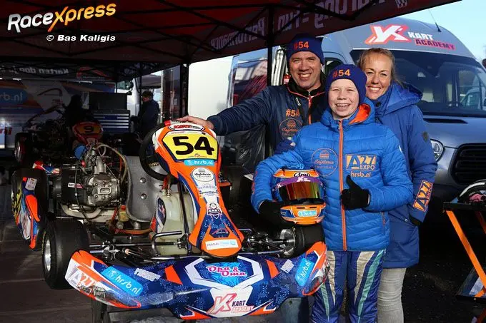 racetalent jenson de leeuw met ouders die voor hem sleutelen rx680 img4258