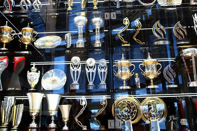 red bull racing bekers fabriek