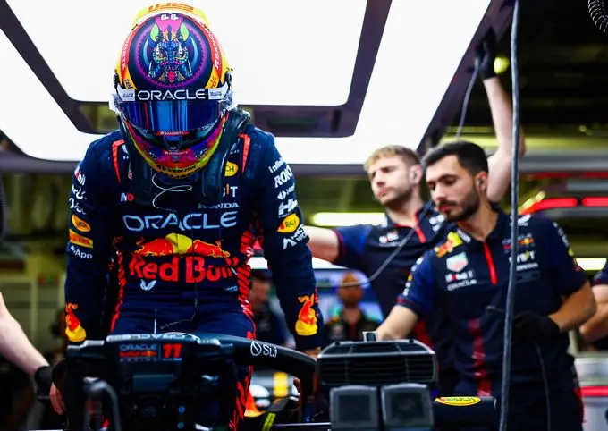 red bull racing sergio perez valt in het niets bij max verstappen 1