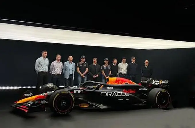 red bull rb20 max verstappen
