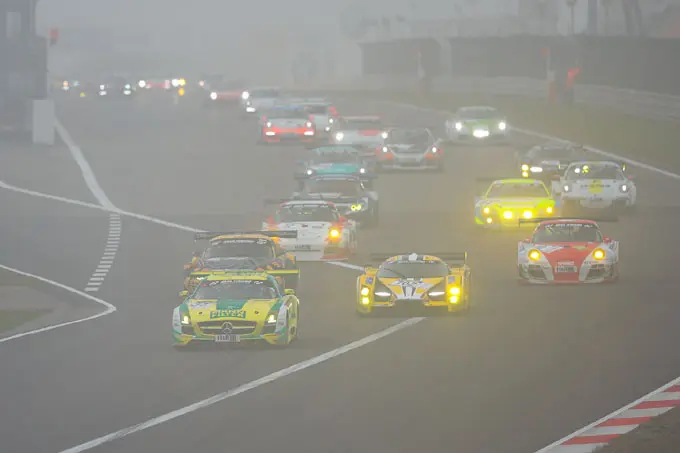renger van der zande op kop bij de start in de mist rx 680