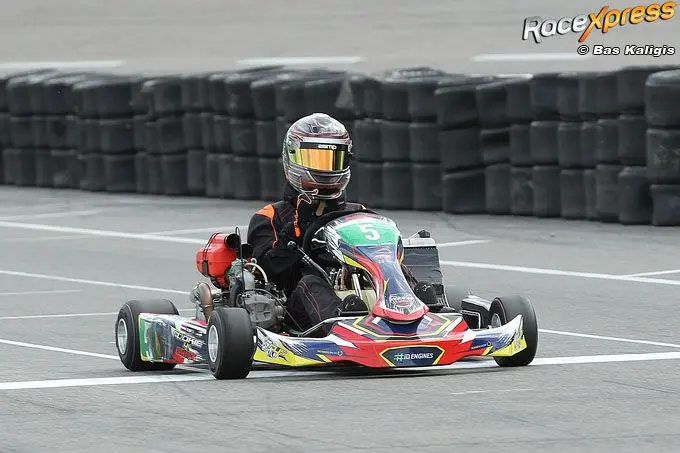 robin mens juicht met podium bij nk karting rx680 c014422