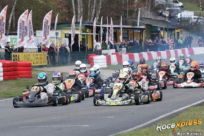 roderick nummer 14 aan kop in nk rx id0g1133